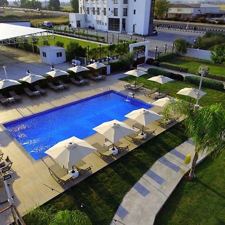 Cezar'S Airport Hotel Nicosia Kültér fotó