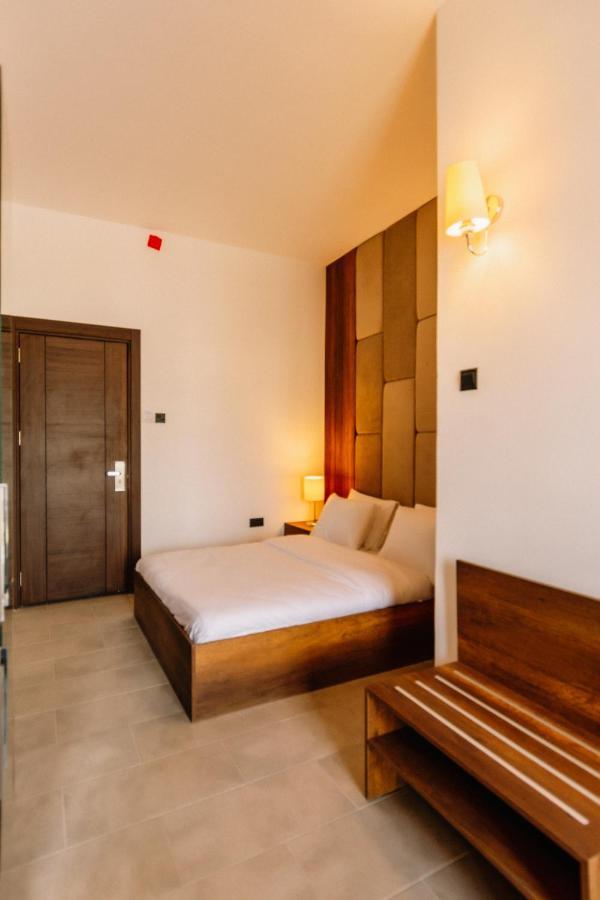 Cezar'S Airport Hotel Nicosia Kültér fotó