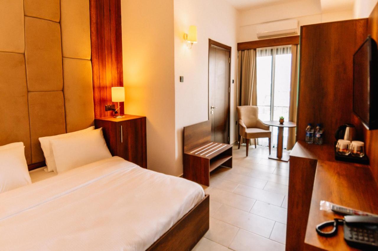 Cezar'S Airport Hotel Nicosia Kültér fotó